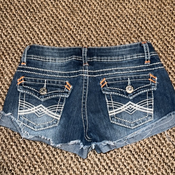 Super cute Mudd shorts - Picture 2 of 3